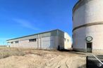 Nave en alquiler en Zona industrial, Sanchidrián, Ávila, 05290 con edificio, cielo, silo, lote de tierra, planta, hierba, nube, fachada, material compuesto y paisaje alrededor