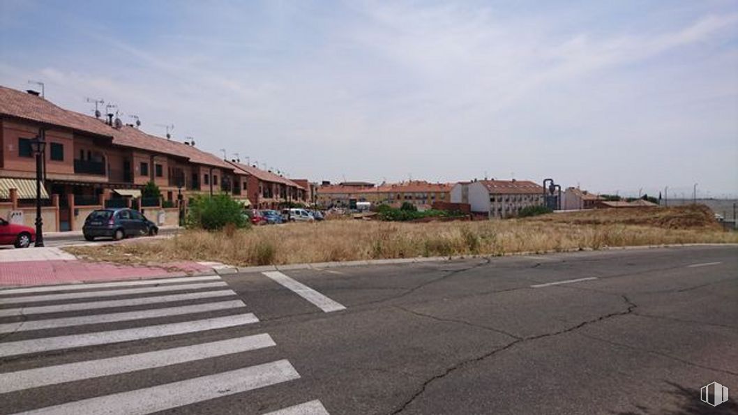 Suelo en venta en Emilia Pardo Bazán, 4, Illescas, Toledo, 28232 con coche, edificio, nube, cielo, planta, rueda, superficie de carretera, asfalto, diseño urbano y brea alrededor