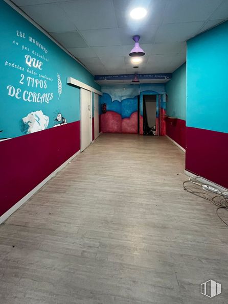 Retail for sale & for rent at Zona Juzgados, Móstoles, Madrid, 28931 with light fixture, lighting, blue, flooring, floor, decoration, wall, paint, hall and rectangle around