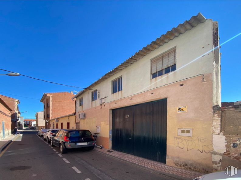 Retail for sale at Carretera CM-4011, Fuensalida, Toledo, 45510 with car, window, building, sky, road surface, tire, vehicle, asphalt, neighbourhood and wheel around