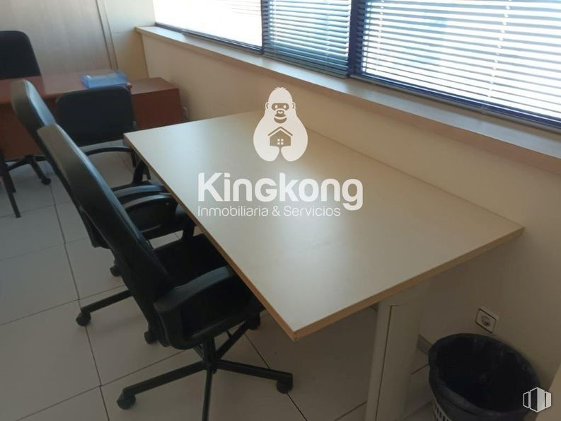 Office for rent at Polígono industrial Las Monjas, Torrejón de Ardoz, Madrid, 28850 with chair, table, furniture, desk, interior design, flooring, office equipment, office chair, computer desk and office supplies around