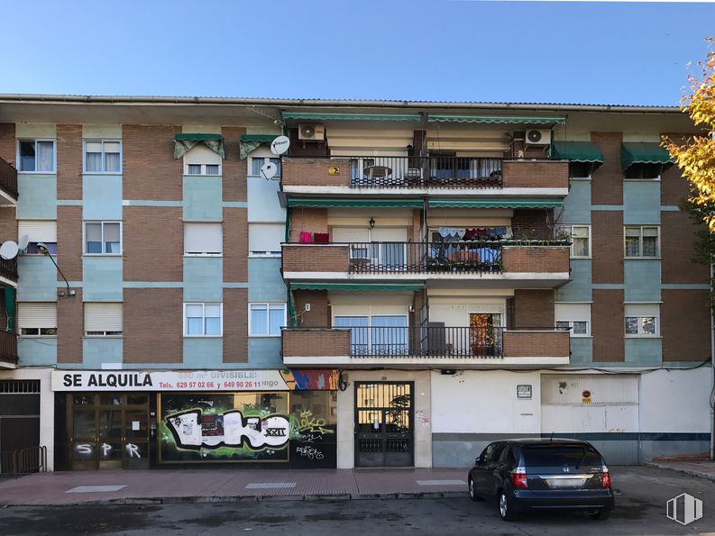 Local en alquiler y venta en Carretera Hoyo Manzanares, 22, Colmenar Viejo, Madrid, 28770 con coche, edificio, neumático, cielo, ventana, rueda, vehículo, diseño urbano, barrio y área residencial alrededor