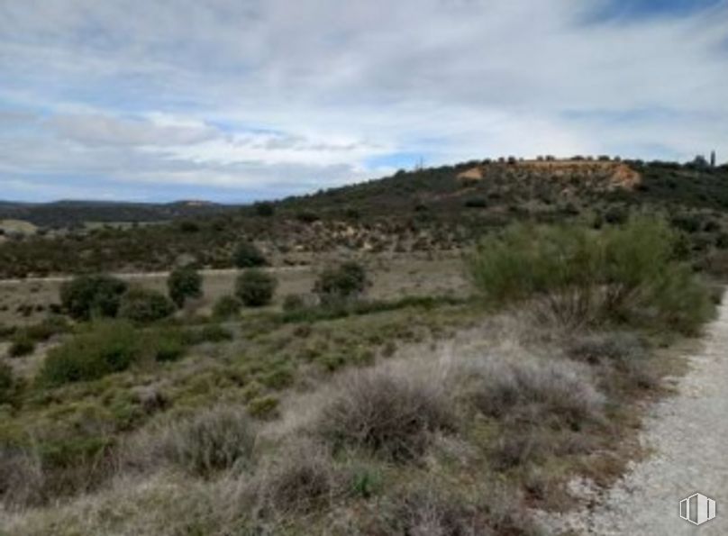 Suelo en venta en Urbanización Polígono 6, Fuentelahiguera de Albatages, Guadalajara, 19182 con planta, cielo, nube, paisaje natural, hierba, montaña, pradera, paisaje, arbusto y cubierta vegetal alrededor