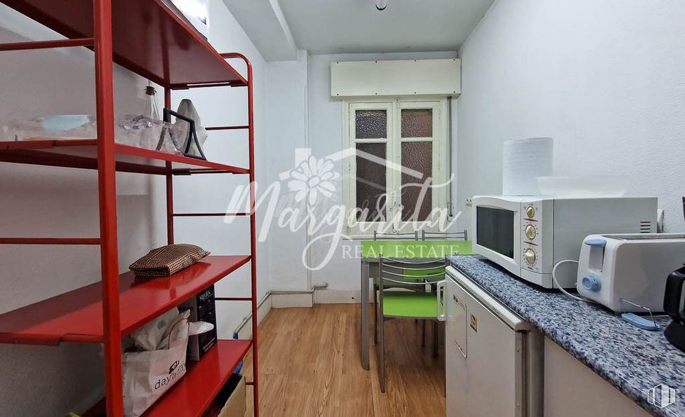 Oficina en venta en Calle Quintana, Moncloa - Aravaca, Madrid, 28008 con horno microondas, tostadora, mueble, aparato de cocina, encimera, ebanistería, electrodoméstico, propiedad, estante y interiorismo alrededor