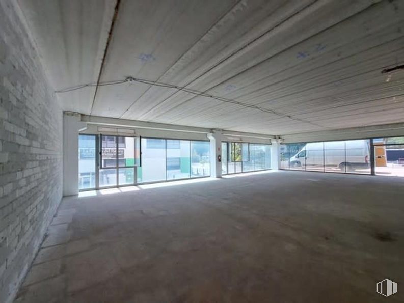 Office for sale at Zona Coslada, Coslada, Madrid, 28820 with door, floor, fixture, flooring, city, composite material, concrete, ceiling, glass and parking around