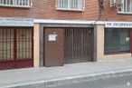 Retail for sale at Zona Tetuán, Tetuán, Madrid, 28039 with window, door, property, fixture, wood, road surface, brickwork, asphalt, brick and facade around