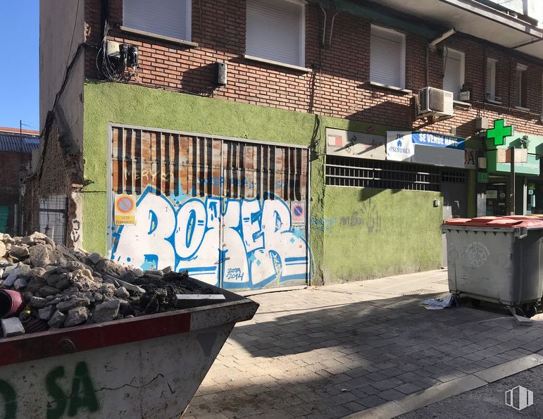 Local en venta en Calle Arroyo, 12, Tetuán, Madrid, 28029 con contenedor de basura, edificio, ventana, infraestructura, contención de residuos, superficie de carretera, asfalto, arquitectura, pintura y arte alrededor