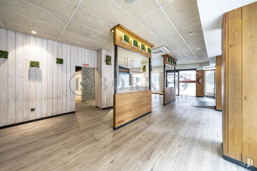 Retail for sale & for rent at Calle Jerónima Llorente, 1, Tetuán, Madrid, 28039 with flooring, wood, floor, interior design, wood flooring, ceiling, plank, hardwood, composite material and laminate flooring around