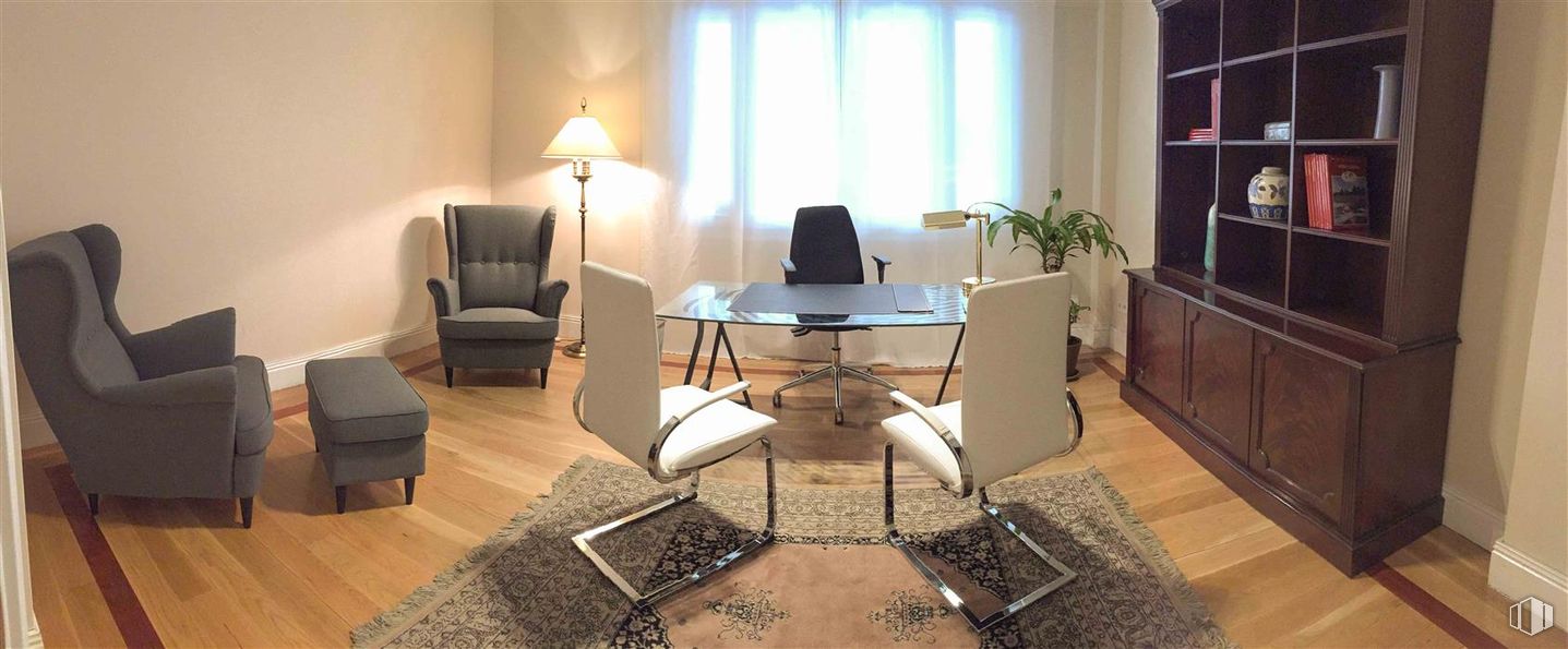 Office for rent at Calle Quintana, 28, Moncloa - Aravaca, Madrid, 28008 with chair, cupboard, furniture, cabinetry, interior design, flooring, floor, wood, table and lighting around