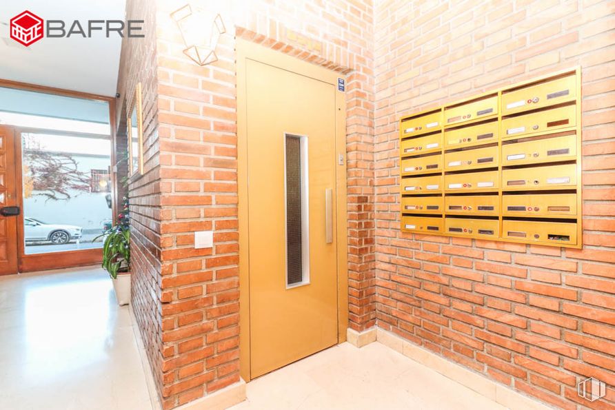 Oficina en venta en Calle de Modesto Lafuente, Chamberí, Madrid, 28003 con puerta, propiedad, neumático, edificio, naranja, madera, planta, suelos, suelo y ladrillo alrededor