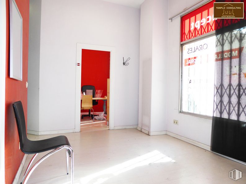 Local en alquiler en Barrio del Pilar, Fuencarral - El Pardo, Madrid, 28034 con silla, accesorio, madera, interiorismo, suelo, suelos, pared, edificio, hall y ventana alrededor