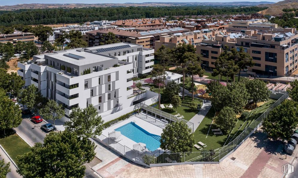 Local en venta en Natura Aranjuez 3, Calle de la Junta Central Suprema, Aranjuez, Madrid, 28300 con durante el día, edificio, cielo, árbol, bloque de pisos, diseño urbano, condominio, barrio, planta y edificio comercial alrededor