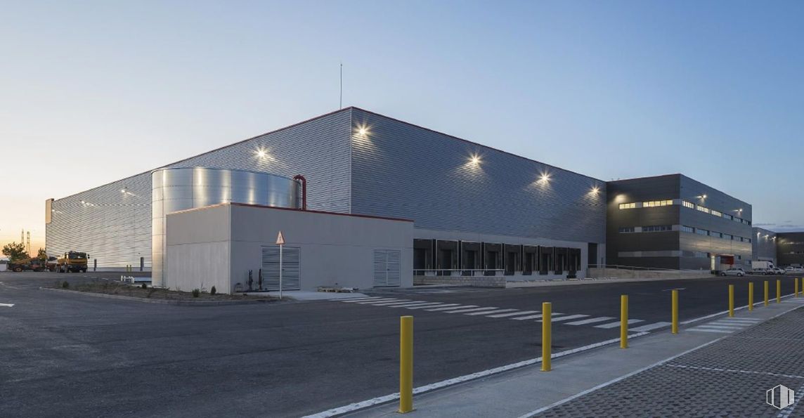 Industrial for rent at SEGRO Logistics Park Getafe II, Zona Gavilanes, Getafe, Madrid, 28906 with building, sky, asphalt, facade, commercial building, house, roof, gas, shade and window around