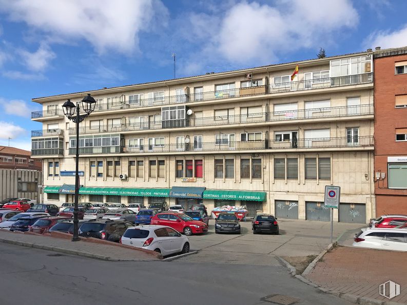 Retail for rent at Plaza Santa Ana, 4, Ávila, 05001 with car, building, cloud, sky, window, vehicle, wheel, house, urban design and neighbourhood around