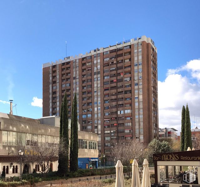 Oficina en alquiler en Avenida Brasil, 17, Tetuán, Madrid, 28020 con edificio, cielo, nube, ventana, planta, bloque de pisos, rascacielos, diseño urbano, condominio y torre alrededor