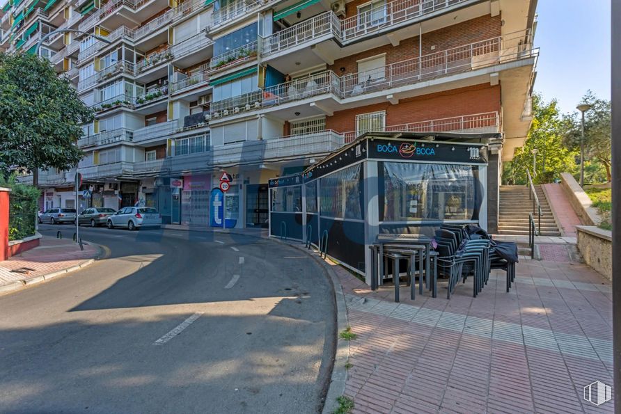 Local en venta en Calle Porto Lagos, Alcorcón, Madrid, 28924 con edificio, ventana, superficie de la carretera, árbol, planta, diseño urbano, casa, zona residencial, acera y condominio alrededor