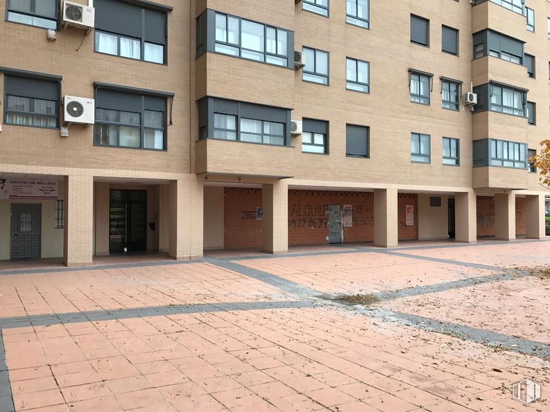 Local en alquiler y venta en Plaza Mar Caspio, 1, Coslada, Madrid, 28820 con ventana, edificio, puerta, accesorio, piso, madera, diseño urbano, suelo, superficie de carretera y material compuesto alrededor