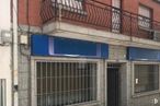 Retail for rent at Zona Centro, Navas del Rey, Madrid, 28695 with window, door, wood, asphalt, neighbourhood, residential area, facade, real estate, fixture and composite material around