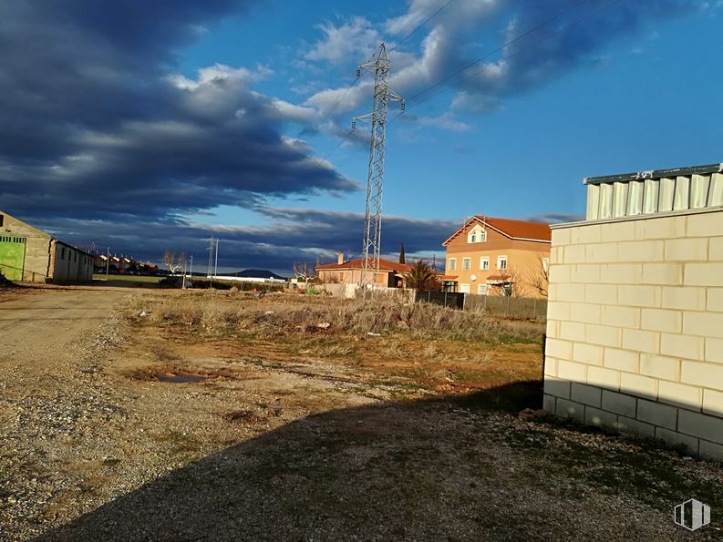 Suelo en venta en Calle Molina, Yunquera de Henares, Guadalajara, 19210 con casa, nube, cielo, edificio, superficie de la carretera, asfalto, lote de tierra, planta, pendiente y electricidad alrededor