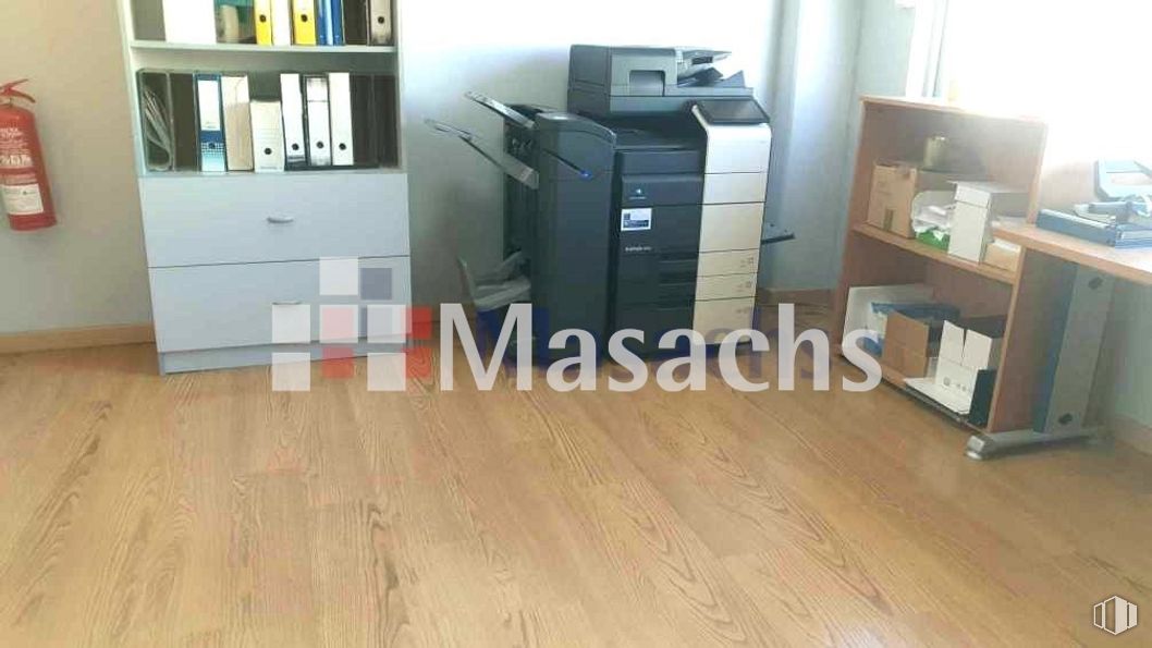 Industrial for sale at Polígono Industrial Rio Janeiro, Algete, Madrid, 28110 with printer, wood, flooring, cabinetry, home appliance, floor, computer desk, wood stain, laminate flooring and hardwood around