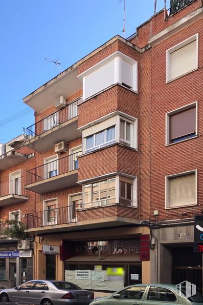 Retail for sale & for rent at Zona El Corte Inglés, Talavera de la Reina, Toledo, 45600 with window, car, wheel, building, tire, sky, property, vehicle, automotive parking light and condominium around