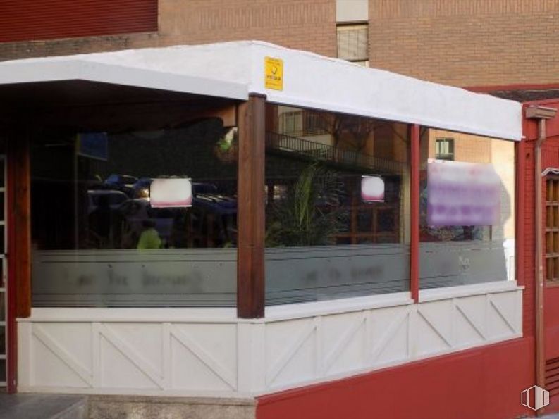 Retail for sale at Calle Eras del Tío Cañamón, Cuenca, 16004 with window, building, shade, fixture, composite material, gas, awning, wood, facade and door around