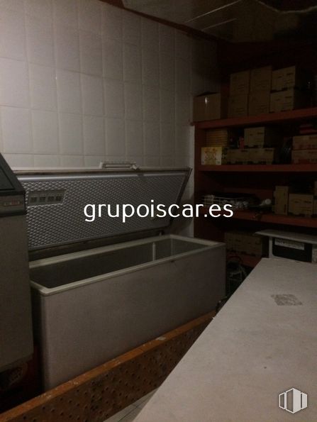 Local en alquiler y venta en Paseo Pintor Rosales, 4, Moncloa - Aravaca, Madrid, 28008 con estantería, madera, edificio, estante, suelo, madera, gas, estantería, casa y techo alrededor