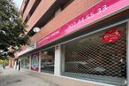 Retail for rent at Calle Unanimidad, Villaverde, Madrid, 28041 with building, window, pink, tree, facade, font, magenta, commercial building, sidewalk and metal around