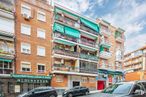 Retail for sale at Calle José María Pereda, Ciudad Lineal, Madrid, 28017 with car, window, automotive parking light, tire, land vehicle, cloud, wheel, building, vehicle and sky around