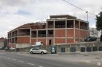 Retail for sale at Zona Centro, Los Santos de la Humosa, Madrid, 28817 with car, building, sky, cloud, vehicle, wheel, motor vehicle, tire, asphalt and urban design around