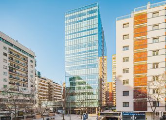 Office for rent at Torre Rioja, Calle Rosario Pino, 14 - 16, Tetuán, Madrid, 28020 with building, sky, daytime, property, skyscraper, infrastructure, window, tower block, urban design and condominium around