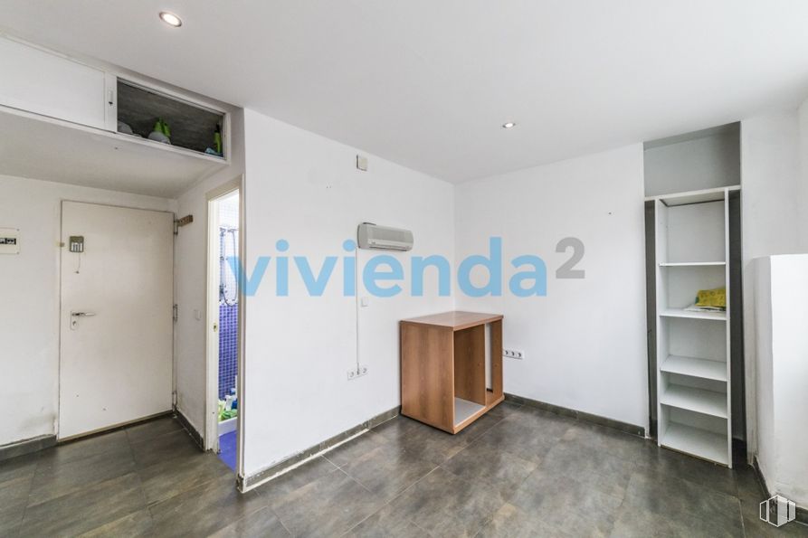 Local en venta en Calle Naranjo, Tetuán, Madrid, 28039 con estantería, ebanistería, puerta, accesorio, pintura, pasillo, diseño de interiores, madera, edificio y suelo alrededor