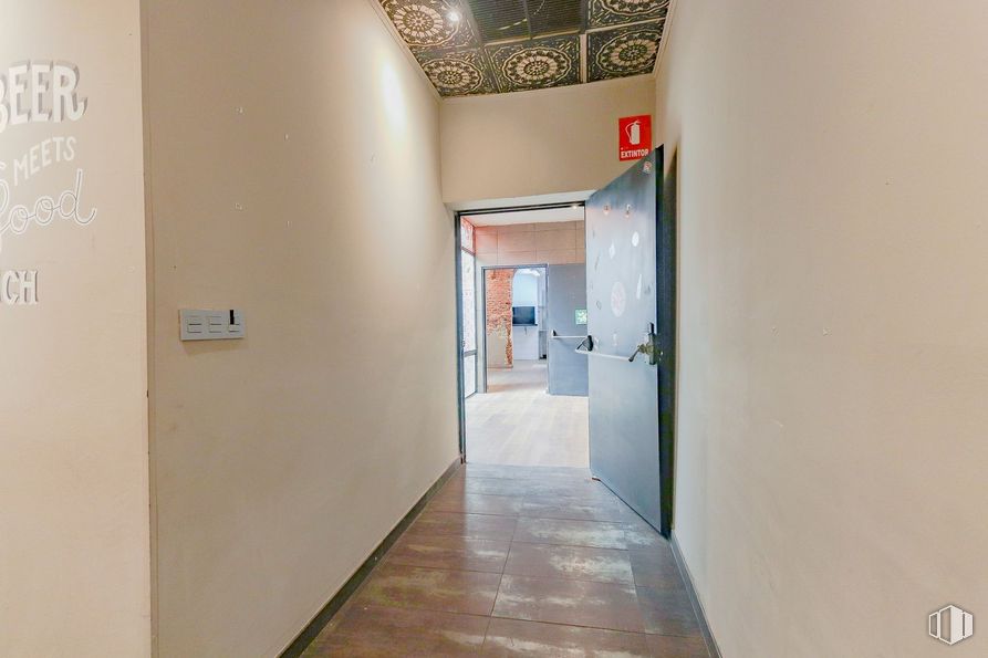 Local en venta en Zona Argüelles, Moncloa - Aravaca, Madrid, 28008 con accesorio, hall, madera, suelo, edificio, suelos, puerta, pared, casa y escayola alrededor