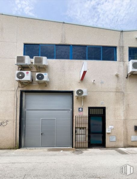 Industrial for sale & for rent at Calle York, Las Rozas de Madrid, Madrid, 28230 with door, window, building, cloud, sky, wood, road surface, facade, house and gas around