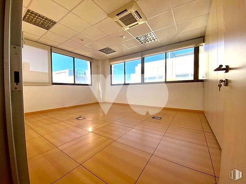 Oficina en alquiler en Calle Santa Leonor, San Blas - Canillejas, Madrid, 28037 con ventana, alumbrado, edificio, accesorio, madera, interiorismo, suelos, suelo, hall y sombra alrededor