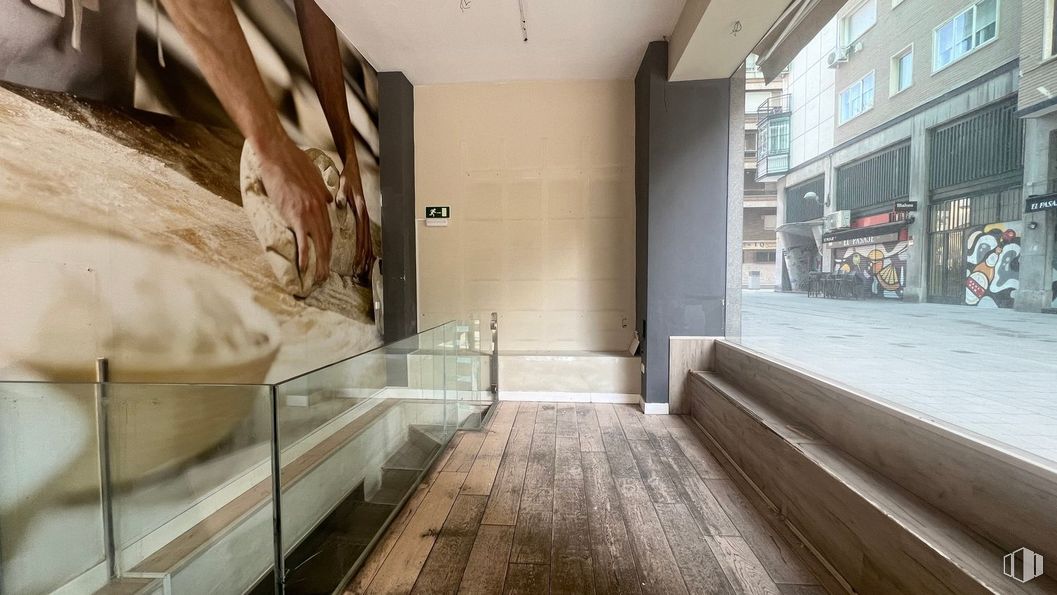 Retail for sale at Calle Cea Bermúdez, 10, Chamberí, Madrid, 28003 with interior design, wood, architecture, floor, flooring, wall, building, real estate, window and art around