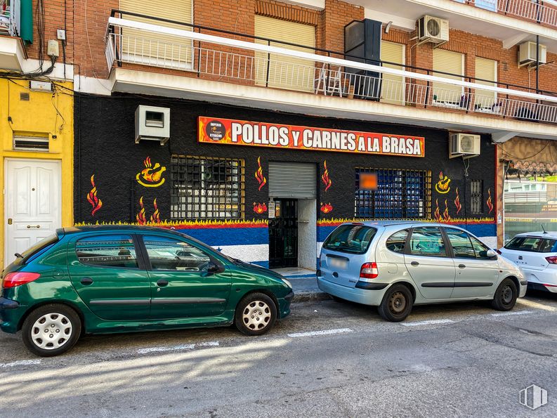 Local en alquiler y venta en Calle Ezequiel Solana, 111, Ciudad Lineal, Madrid, 28017 con rueda, coche, neumático, puerta, edificio, luz de estacionamiento automotriz, vehículo terrestre, vehículo, ventana y propiedad alrededor