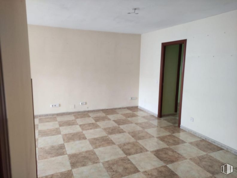 Oficina en venta en Travesía Madrid, Alcobendas, Madrid, 28100 con puerta, accesorio, madera, suelo de baldosas, interiorismo, pintura, suelo, piso, tinte para madera y propiedad material alrededor