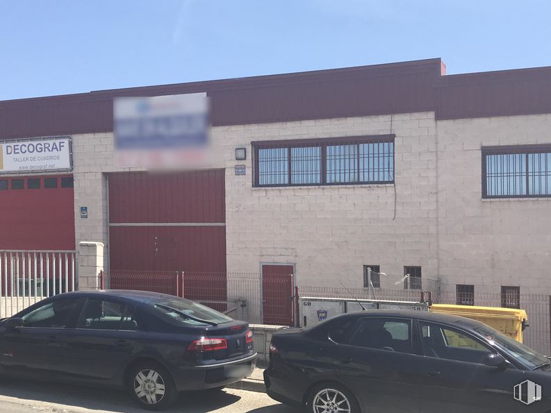 Industrial for sale at Polígono Santa Ana, Rivas-Vaciamadrid, Madrid, 28529 with car, wheel, window, tire, automotive parking light, vehicle, sky, automotive side marker light, automotive tail & brake light and building around