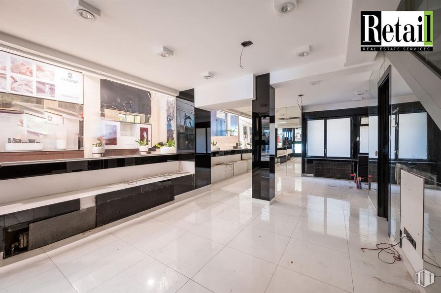 Local en alquiler y venta en Calle Goya, Salamanca, Madrid, 28001 con interiorismo, edificio, suelos, venta al por menor, techo, vidrio, marco, fachada, ciudad y publicidad alrededor