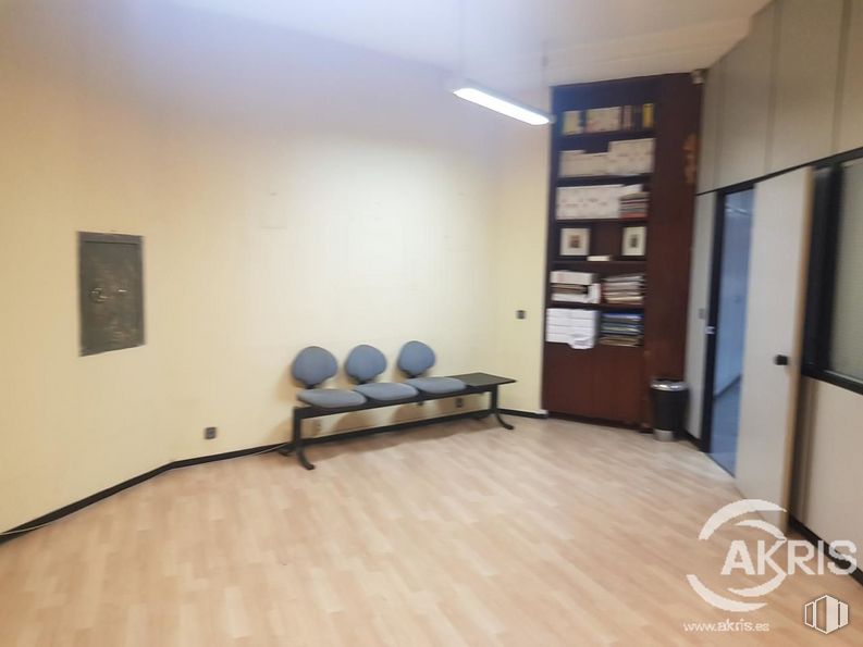 Retail for sale & for rent at Paseo Santa María de la Cabeza, Arganzuela, Madrid, 28019 with building, wood, flooring, comfort, interior design, floor, fixture, wall, house and hardwood around