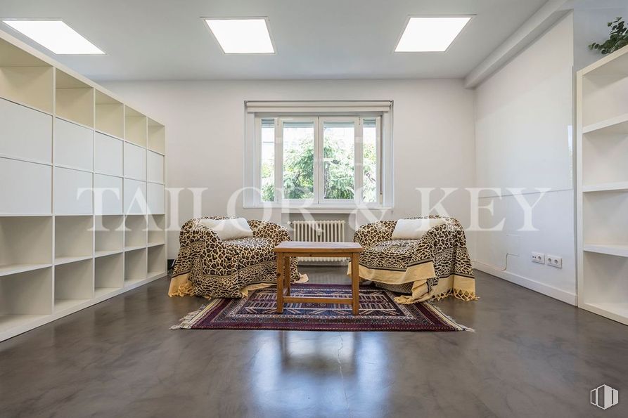 Office for rent at Calle Doctor Esquerdo, Retiro, Madrid, 28007 with light fixture, lighting, table, furniture, couch, window, wood, hall, rectangle and interior design around