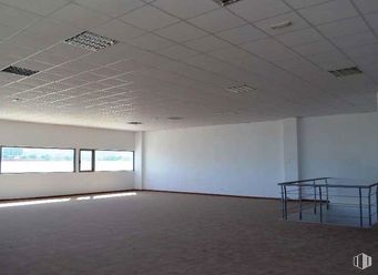 Office for sale & for rent at Calle Río Jarama, 132, Toledo, 45006 with window, furniture, building, fixture, lighting, shade, floor, flooring, hall, ceiling and space around