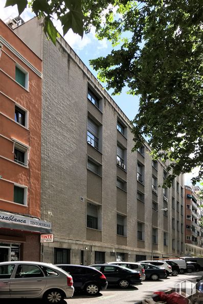 Office for rent at Calle Torres de Miranda, 8-12, Arganzuela, Madrid, 28045 with window, building, urban design, tower block, brick, condominium, tree, brickwork, residential area and fixture around