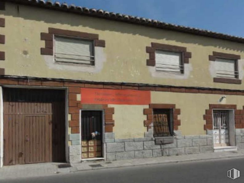 Industrial for sale at Calle Ramón y Cajal, Sonseca, Toledo, 45100 with window, door, sky, fixture, wood, building, facade, house, roof and home door around