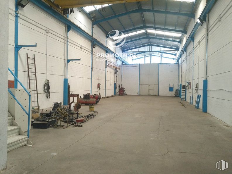 Industrial for rent at Zona Velilla de San Antonio, Velilla de San Antonio, Madrid, 28891 with floor, flooring, ceiling, metal, hall, building material, factory, workshop, steel and industry around