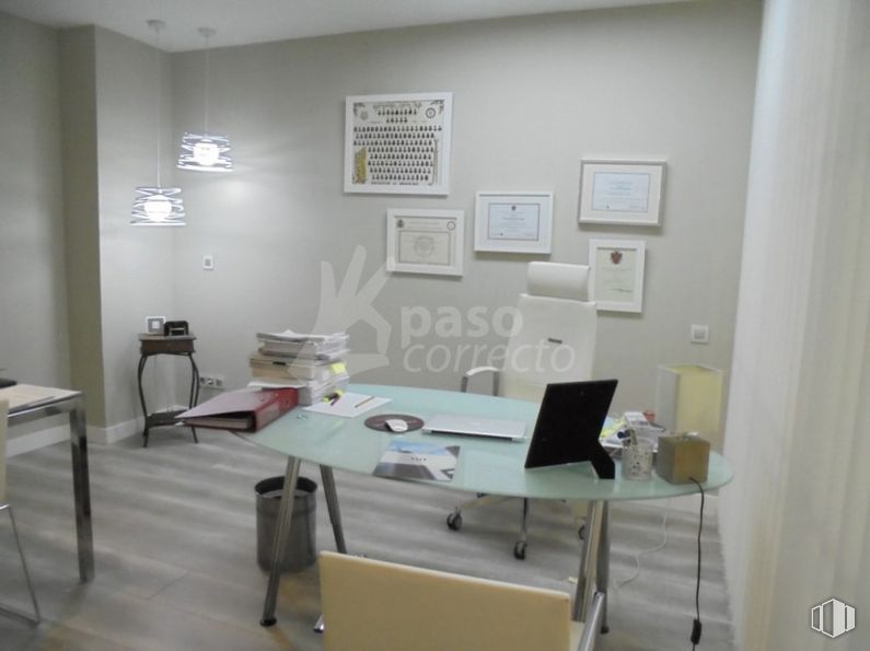 Oficina en alquiler y venta en Centro urbano, Getafe, Madrid, 28901 con mesa, alumbrado, mueble, propiedad, edificio, silla, accesorio, diseño de interiores, escritorio y marco alrededor