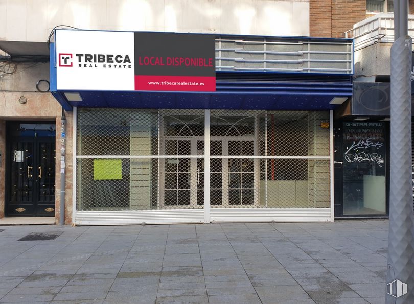 Local en alquiler y venta en Calle Los Alfares, 1, Alcorcón, Madrid, 28922 con puerta, edificio, accesorio, gas, fachada, ladrillo, fuente, toldo, ciudad y edificio comercial alrededor