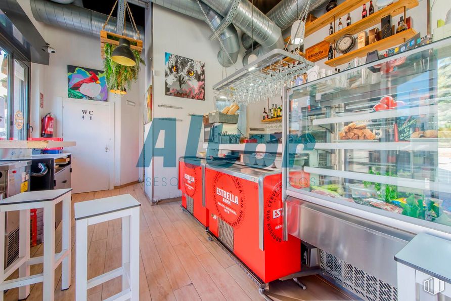 Retail for sale & for rent at Calle Barrilero, Retiro, Madrid, 28007 with restaurant, retail, logo, advertising, fast food restaurant and fast food around