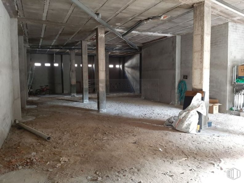 Retail for sale & for rent at Zona centro, Corral de Almaguer, Toledo, 45880 with floor, wood, flooring, composite material, concrete, ceiling, hall, beam, shade and building around